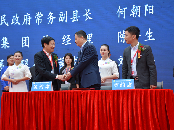 李時(shí)珍醫(yī)藥集團(tuán)與蘄春縣人民政府簽訂戰(zhàn)略合作協(xié)書